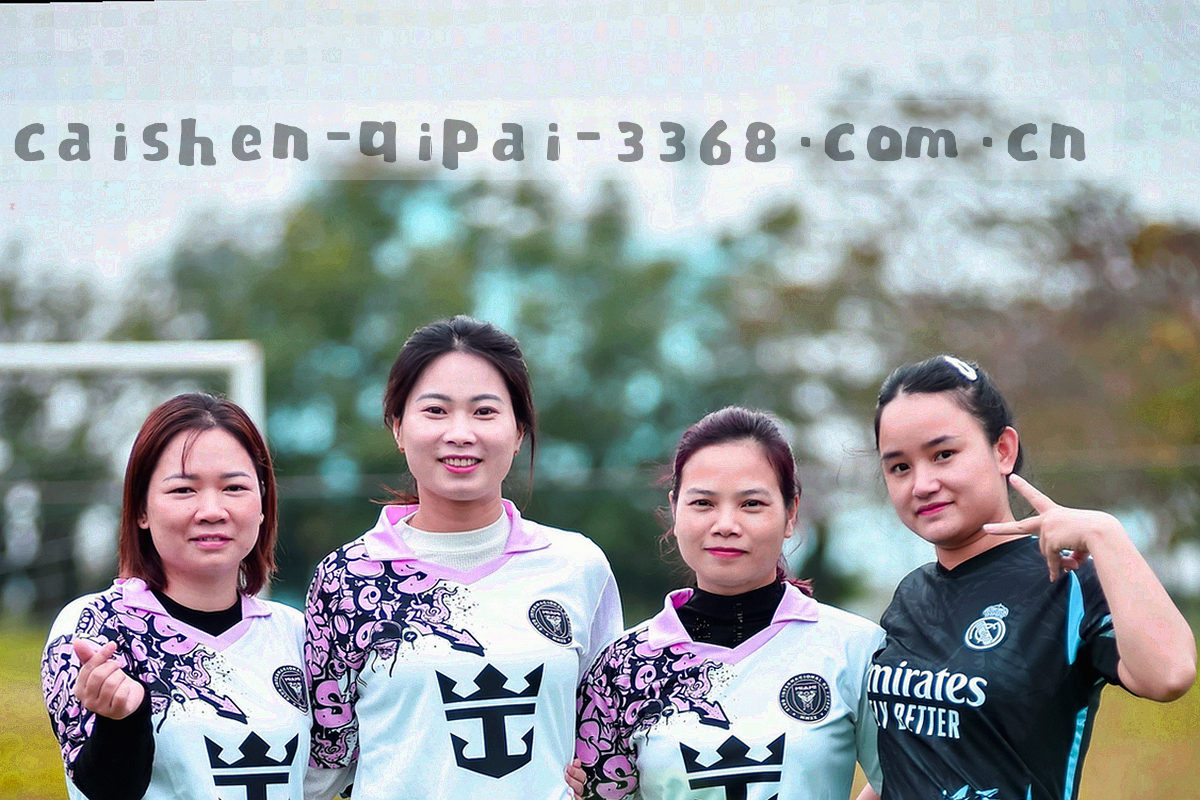 深色背景上三个横向排列的账号填写步骤示意图形，边缘带鎏金描边与序号